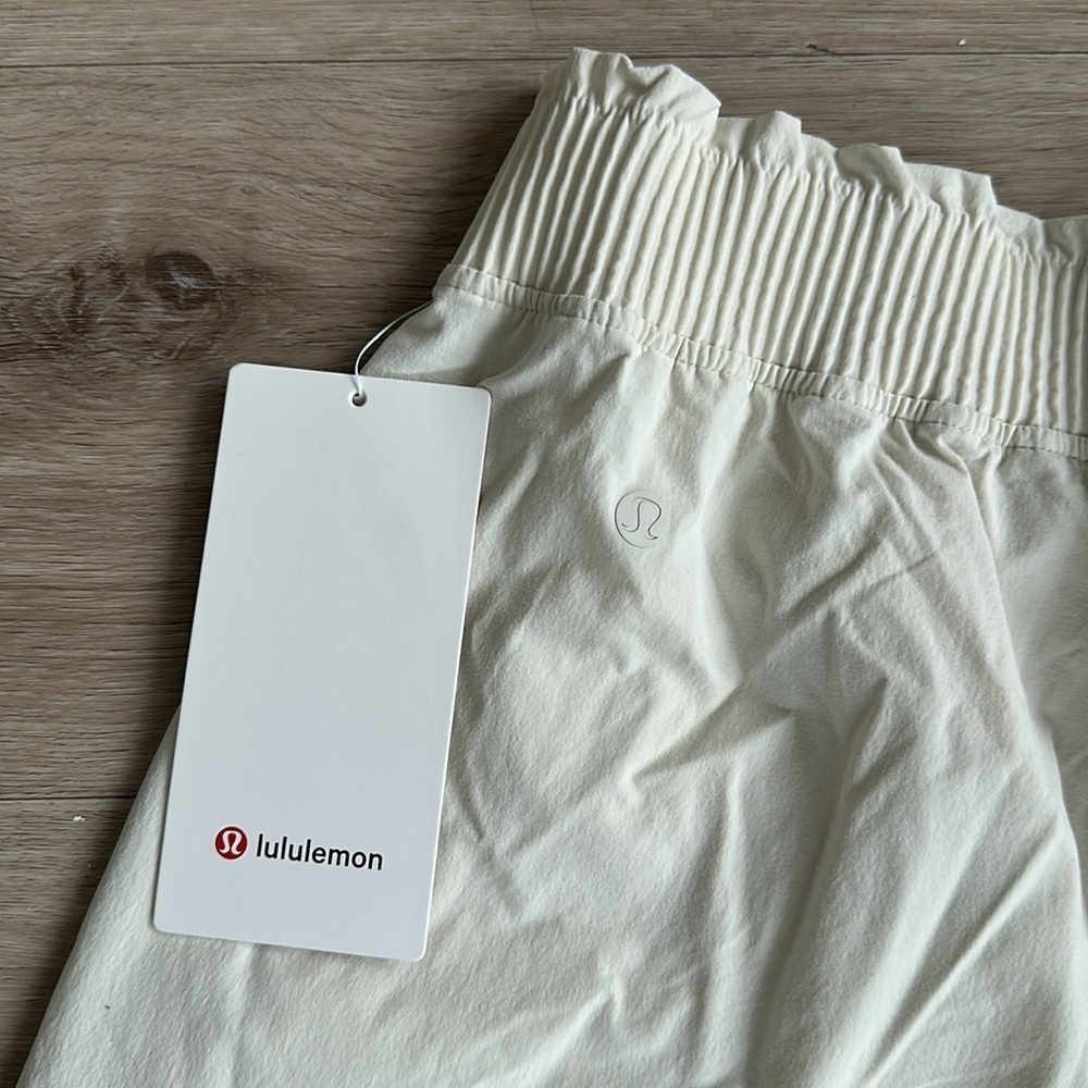 Lululemon Stretch Woven Ruffle-Waist High-Rise Short 9" - Picture 9 of 10